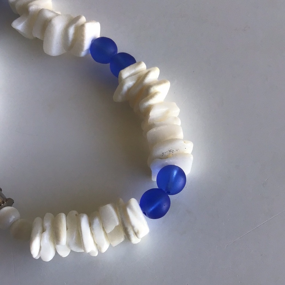 Y2K VSCO Girl puka shell necklace faux stone white and blue beads - Picture 14 of 16